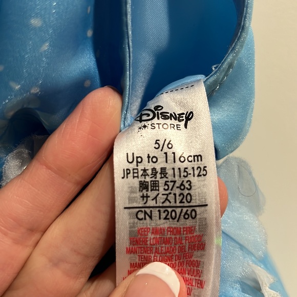 Cinderella dress from Disney store size 5/6 excellent used condition - Picture 12 of 12